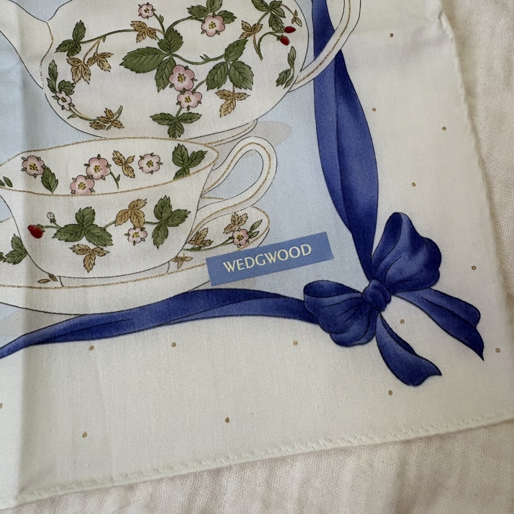 Wedgwood Scarf Handkerchief Wild Strawberry Tea Set Cotton Blue White 19"